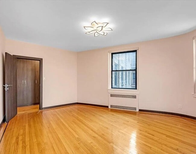 Building Photo - 255 Bronx River Rd