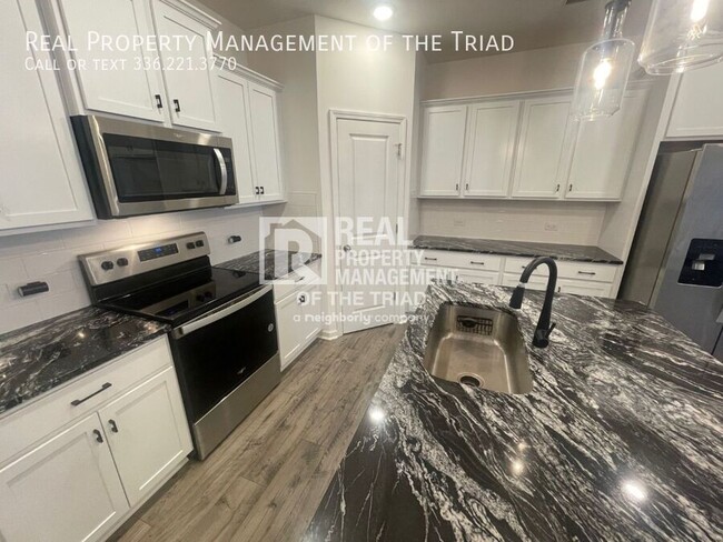 Building Photo - 207 Solacium Ln