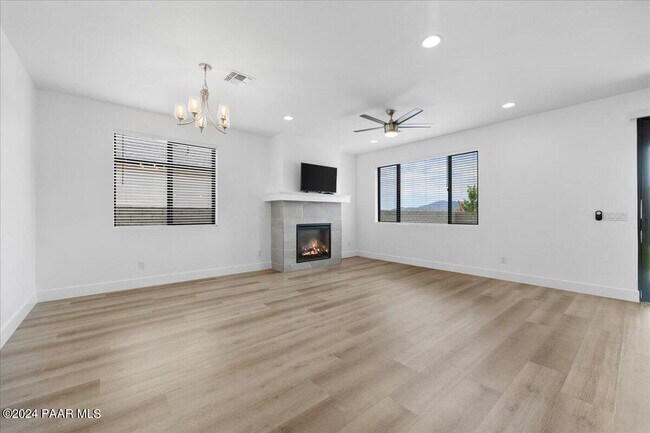 Building Photo - 5985 Finch Pl