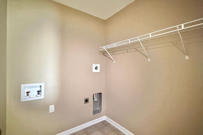 Building Photo - AVAILABLE NOW! (Small Pets Only)