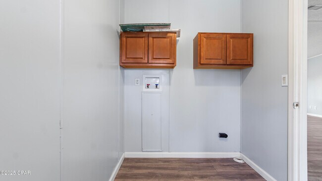 Building Photo - 12808 Clear Creek Rd