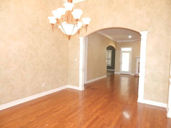 Building Photo - Coming Soon to South Tyler! Stunning 4 Bedroom, 2.5 Bath Home