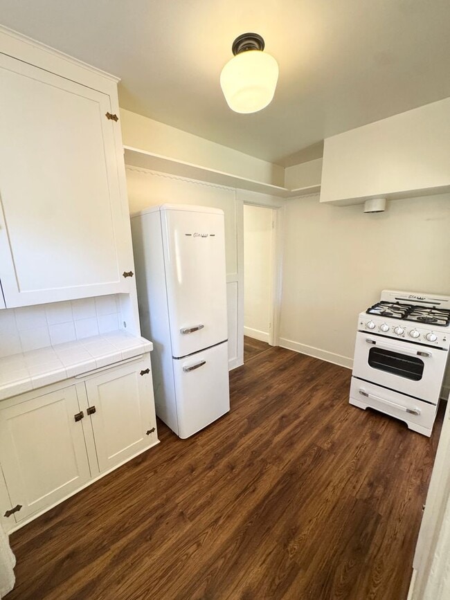 Building Photo - Charming 1 Bedroom 1 Bath Historic Duplex,...