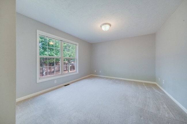 Building Photo - 4 Bed / 3 Bath ranch home