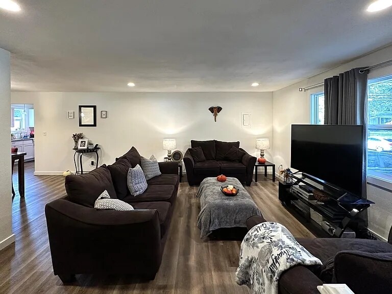 Building Photo - 2944 E Madison St