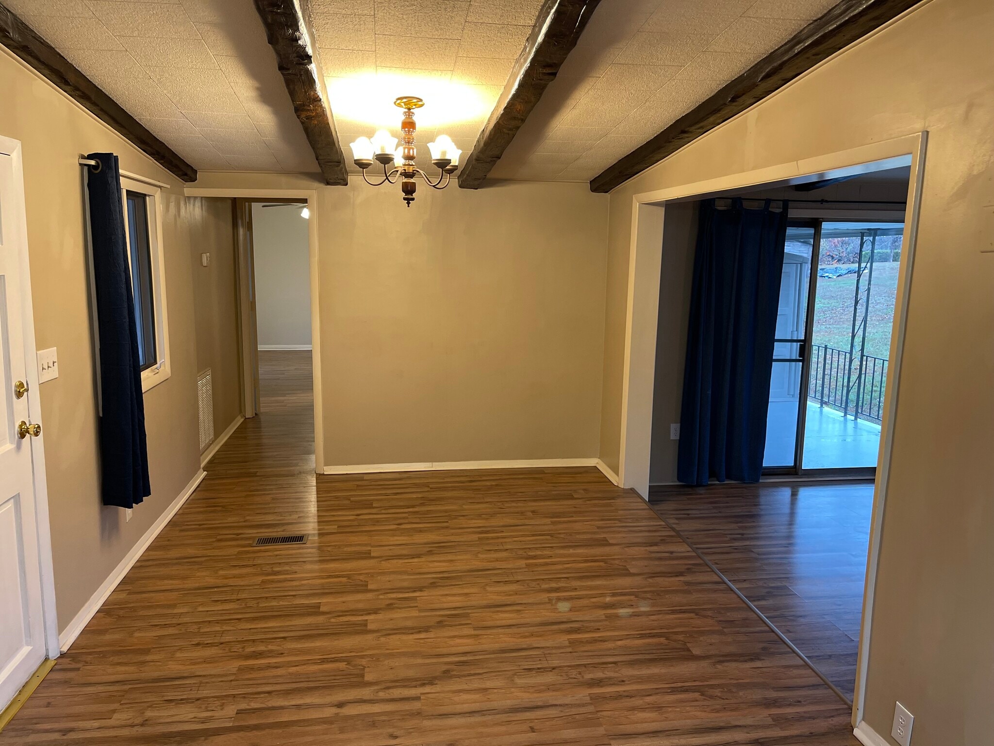 Building Photo - 103 Foothills Dr