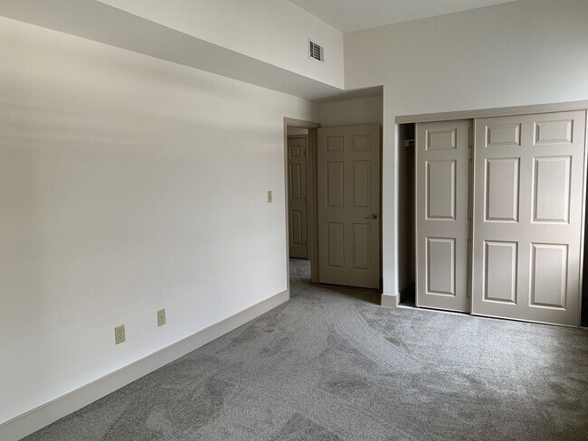 Interior Photo - Cheroot