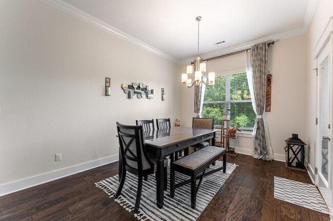 Building Photo - "Contemporary Elegance: Spacious 4 Bed, 3 Bath Modern Rental Home"