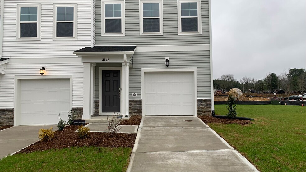 Building Photo - Room in Townhome on Chert Ln