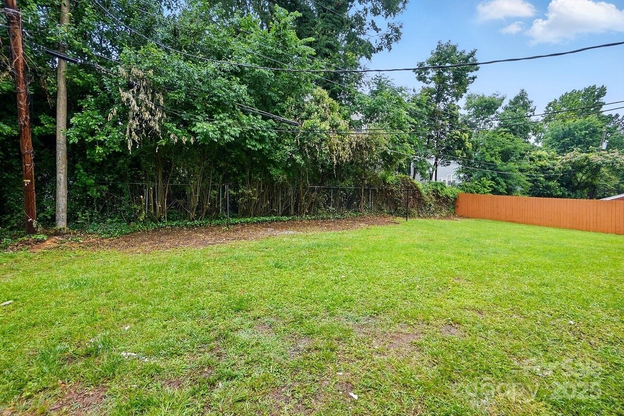 Building Photo - 1412 Wembley Dr