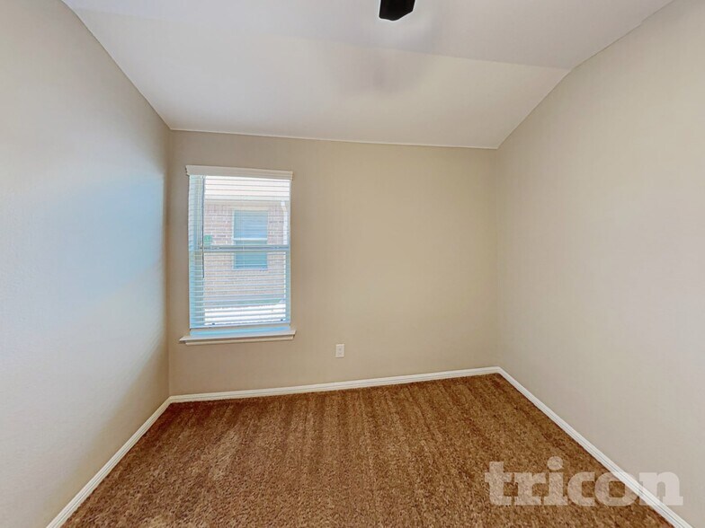 Building Photo - 805 Walls Blvd