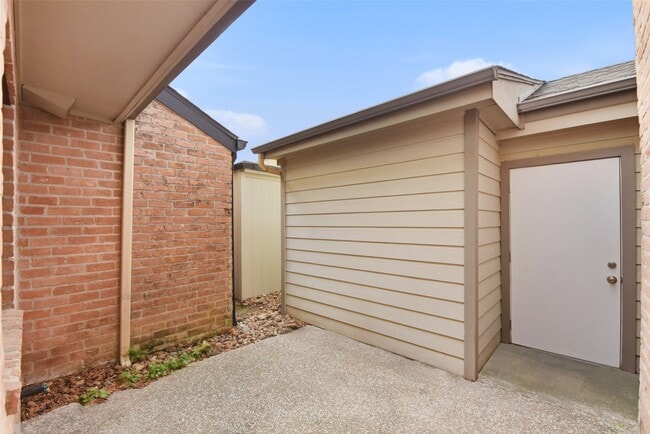 Building Photo - 4702 N Cashel Cir
