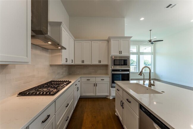 Building Photo - 152 Limestone Dr