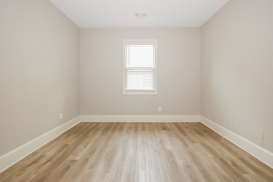 Building Photo - 236 High Ct Way