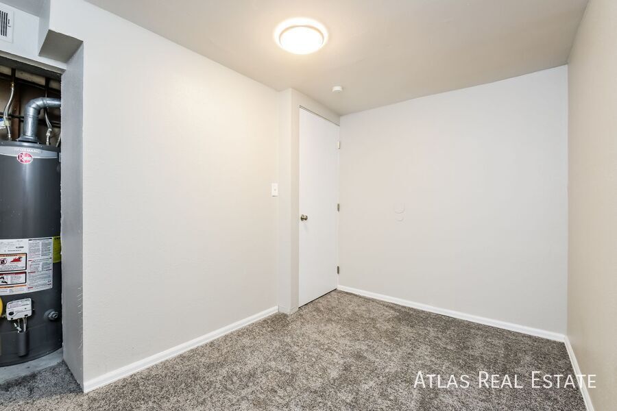 Building Photo - 4030 Kalamath St