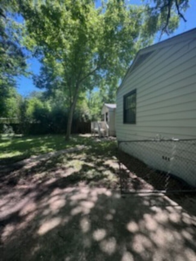 Building Photo - Spacious 3-Bedroom Home with 1-Car Garage