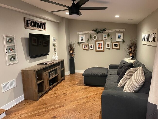 Building Photo - 2 W Ridge Ave