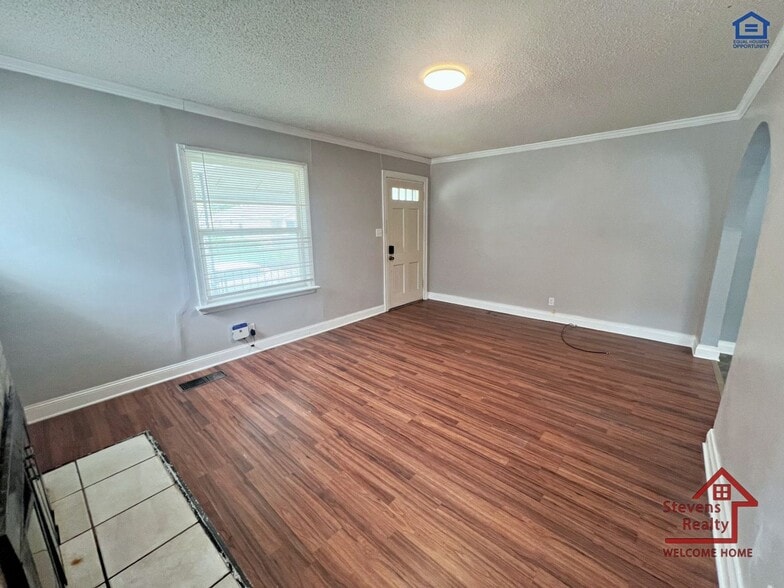 Building Photo - 2018 Walker Ave
