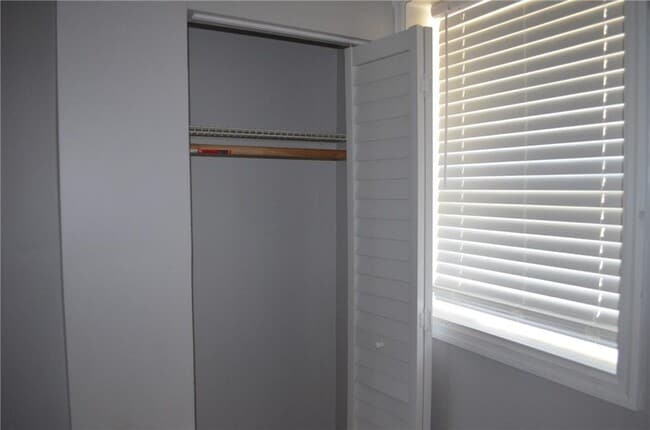 Building Photo - 1129 West Ave