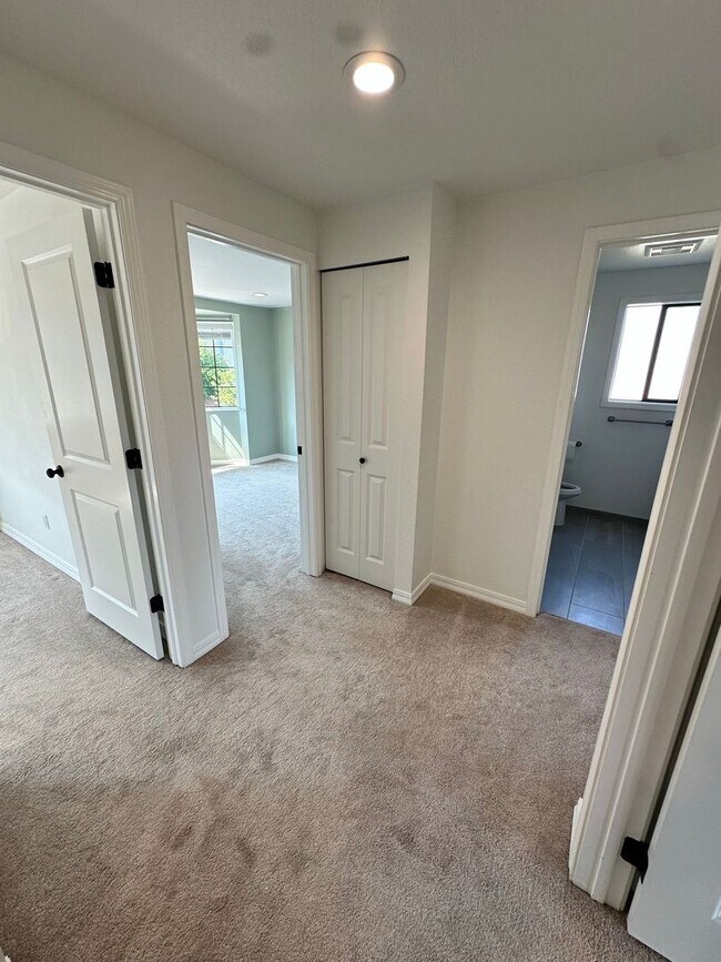 Building Photo - Stunning large 3 bedroom home in West Aubu...