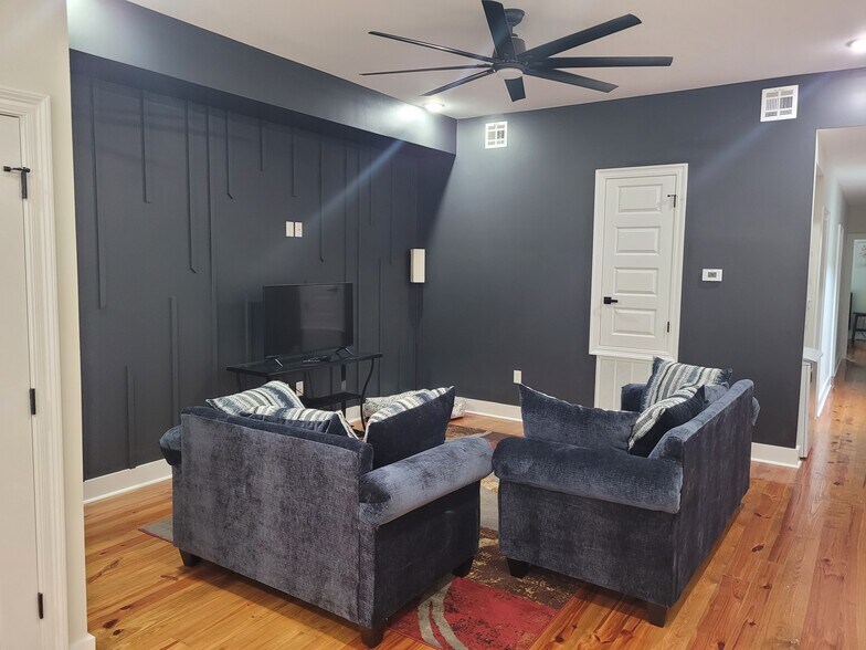 living room - 2821 Dryades St