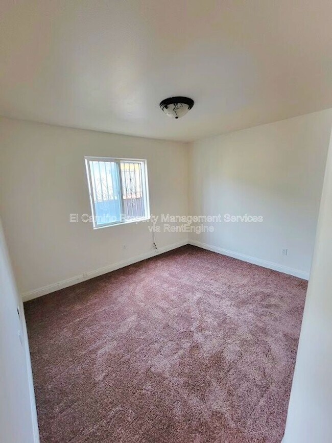 Building Photo - 1424 E 59th St