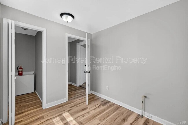Building Photo - 512 Polk St