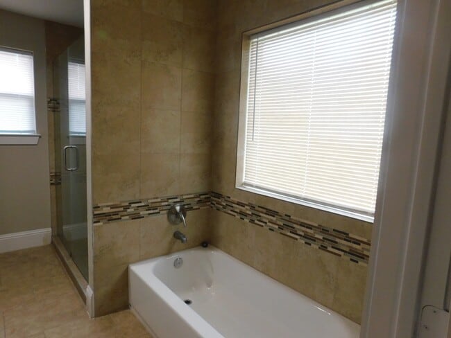 Building Photo - 4803 Forest Ct