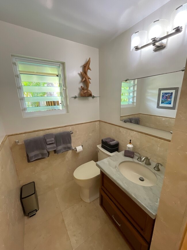 Building Photo - 456 Portlock Rd