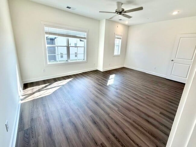 Building Photo - Now Leasing a Brand New 3 bedroom 3 bath Townhome in Olive Branch