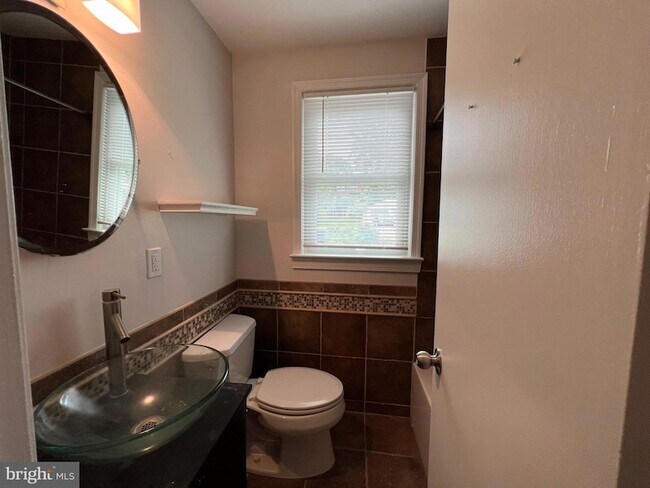 Building Photo - 504 Walnut Dr