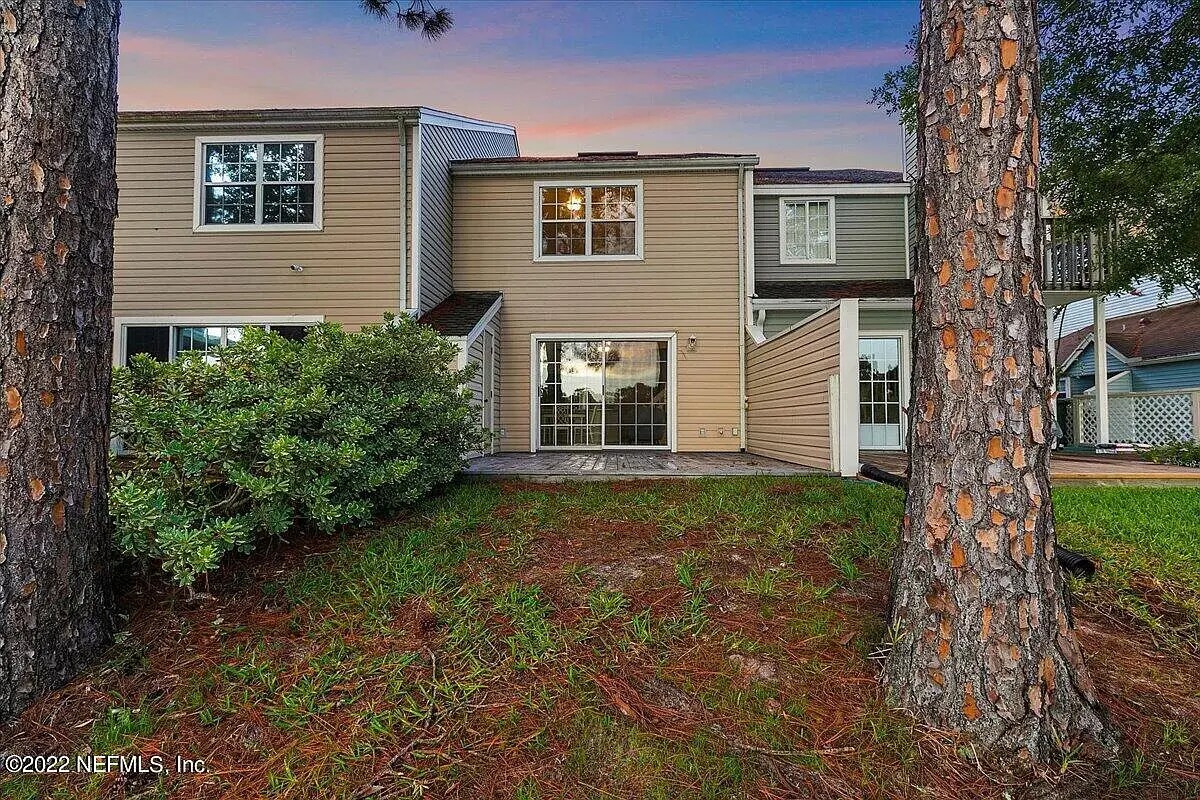 Building Photo - 11290 Lake Mandarin Cir E