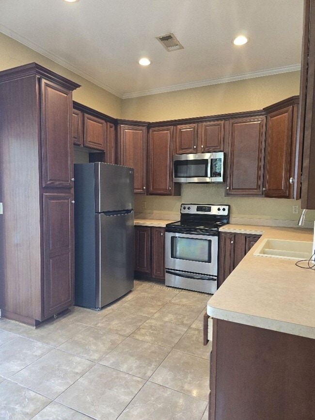 Building Photo - 3 bedroom 2 bath home for lease
