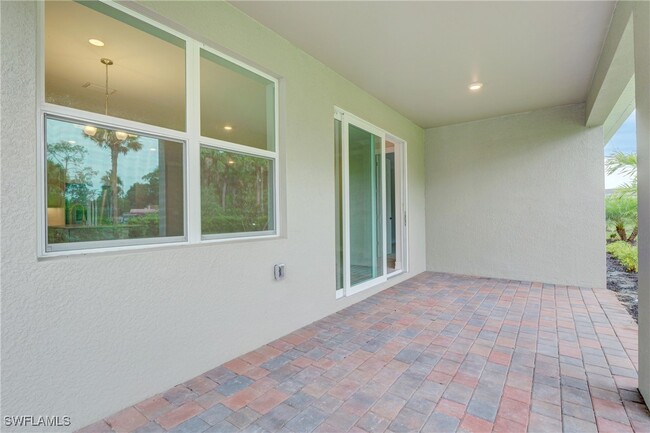 Building Photo - 335 Tamarindo Ln