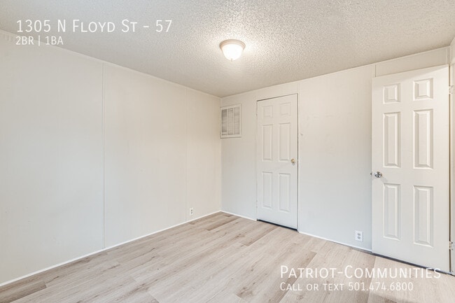 Building Photo - 1305 N Floyd St