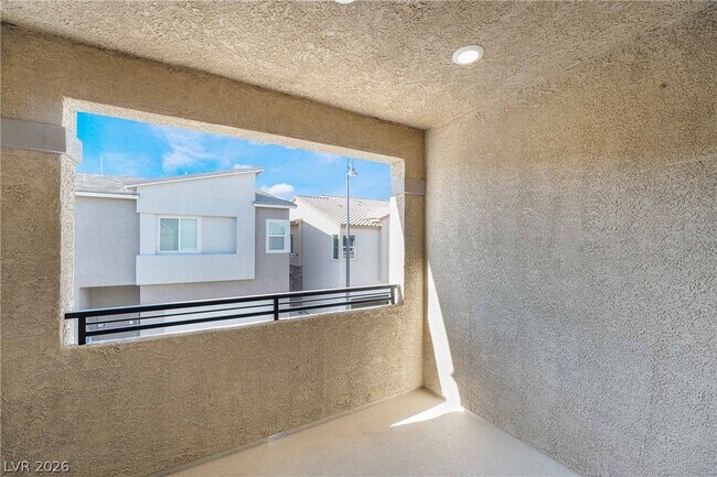 Building Photo - 2558 Venetia Pointe St