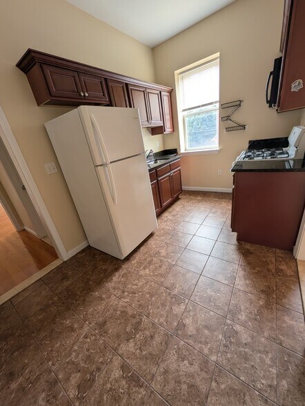 Building Photo - 57 Hotchkiss St