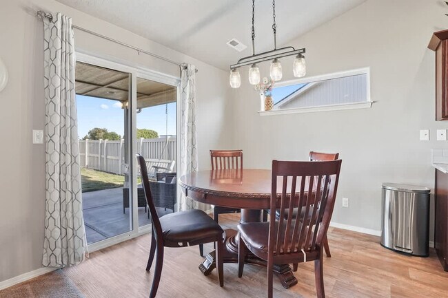 Building Photo - 218 Cliff Swallow Ave