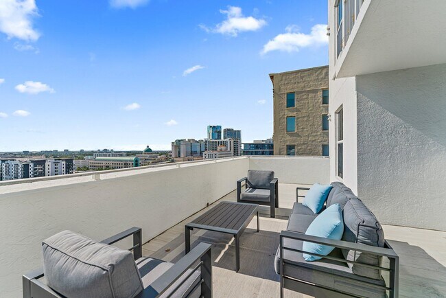 Building Photo - 255 Evernia St