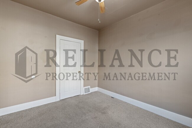 Building Photo - 806 N Faulkner St