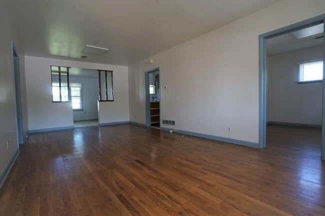Building Photo - 258 3rd St