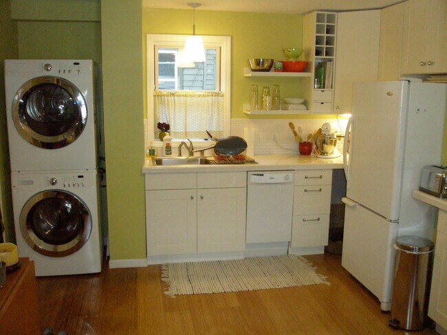 Primary Photo - 128 N Franklin St