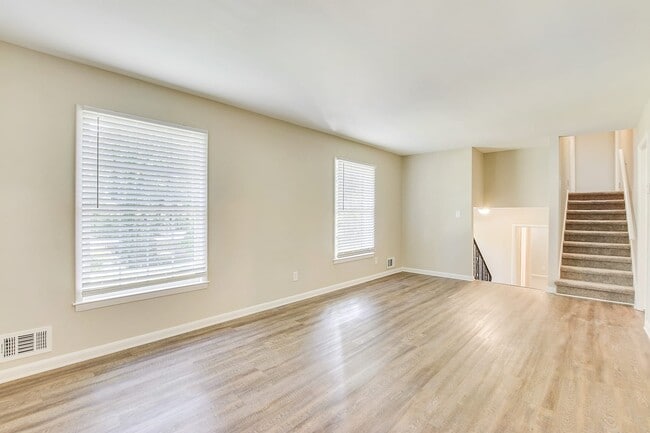 Building Photo - 3390 Glenview Cir Sw