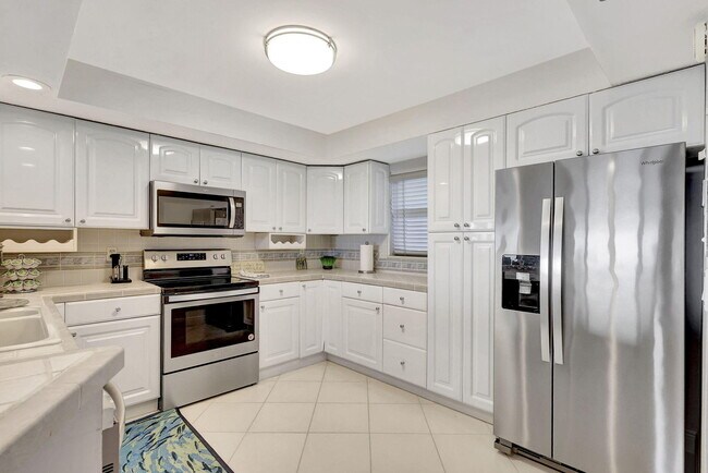 Building Photo - 801 S Ocean Dr