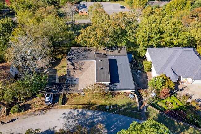 Building Photo - WHAT A VIEW!!! FULLY FURNISHED 5 BEDROOM & 4 BATH ON TOP OF MOUNT SEQUOYAH!!!