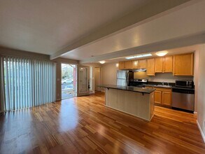 Building Photo - PENDING APPLICATIONS - RICHMOND ONE BEDROOM AVAILABLE FOR IMMEDIATE MOVE-IN - SEE LISTING FOR SPE...