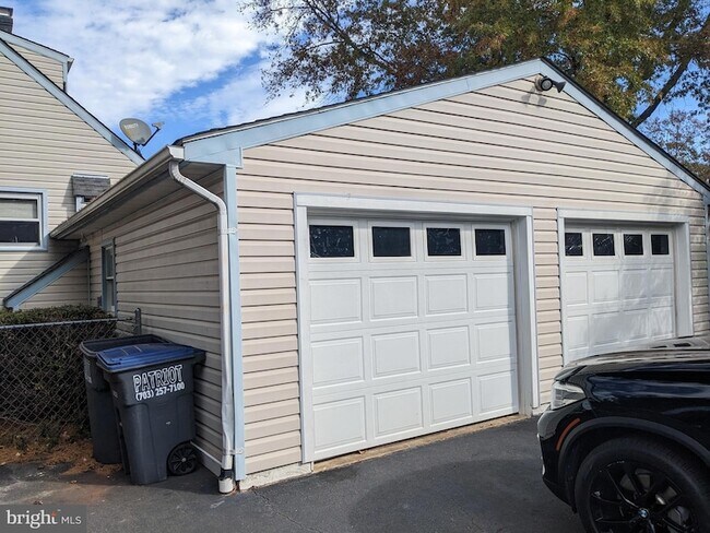 Building Photo - 137 Holden Dr