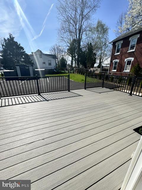 Building Photo - 104 Stuart Ave