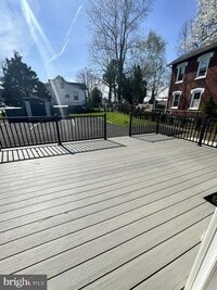 Building Photo - 104 Stuart Ave