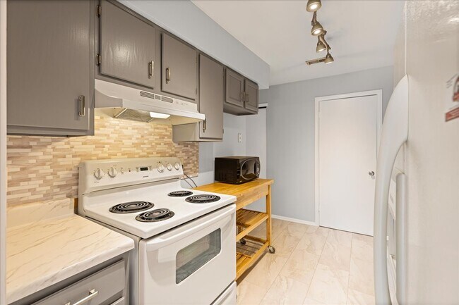 Building Photo - 504B Mulberry Cove